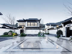 院迎四時(shí)之始 春生萬物蘇萌